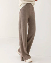 100 % wool wide-leg sweatpants, drawstring waist, ribbed cuffs, heather taupe—cloud-soft warmth for winter lounging or city outings.