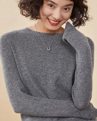 Women’s cashmere round-neck pullover with relaxed long sleeves and loose drape—cloud-soft staple for office blazers, weekend cabin escapes or fireside lounging.