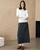 Heavyweight cashmere pullover in deep grey, ribbed crew and thickened body trap heat while the slim cut slides smoothly under coats.