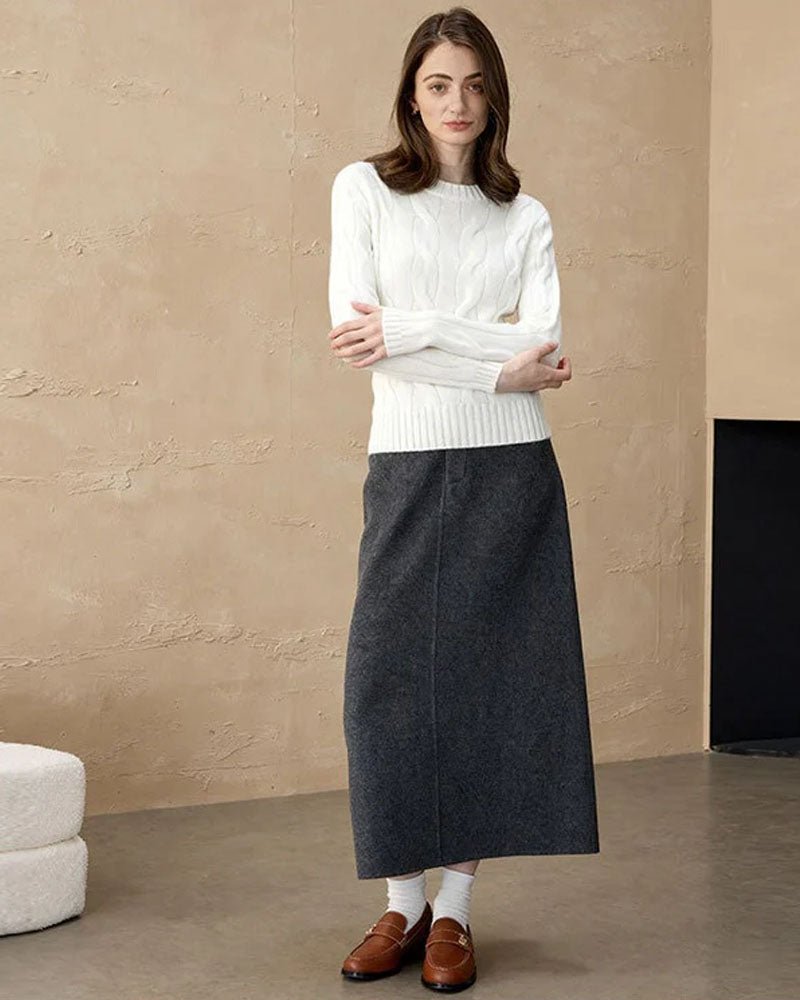 Heavyweight cashmere pullover in deep grey, ribbed crew and thickened body trap heat while the slim cut slides smoothly under coats.