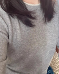 Women's pure cashmere pullover - round neck, loose fit and plus size option, perfect for cozy autumn/winter base layer or casual wear.