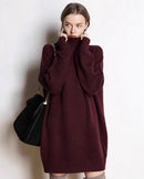  Women’s mid-length loose-fit cashmere turtleneck sweater in soft dove-gray, ribbed fold-over neck, dropped shoulders, 100 % cashmere, lightweight 12-gauge knit, fall-to-spring layering staple