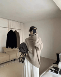 Women's cashmere turtleneck sweater - thick knit, loose fit and medium stretch, perfect for cozy autumn/winter layering or casual daily wear
