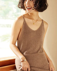 Women’s cashmere suspender long skirt and matching V-neck sleeveless vest—coordinated duo for office days, dinner dates or weekend gallery visits.