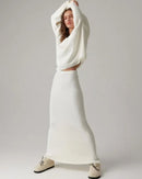 Woman brunching in a Thick Casual V-Neck Sweater & Skirt Set, airy 55 % wool / 45 % viscose rib drapes like jersey—your cozy yet polished 60-75 °F spring-fall statement.