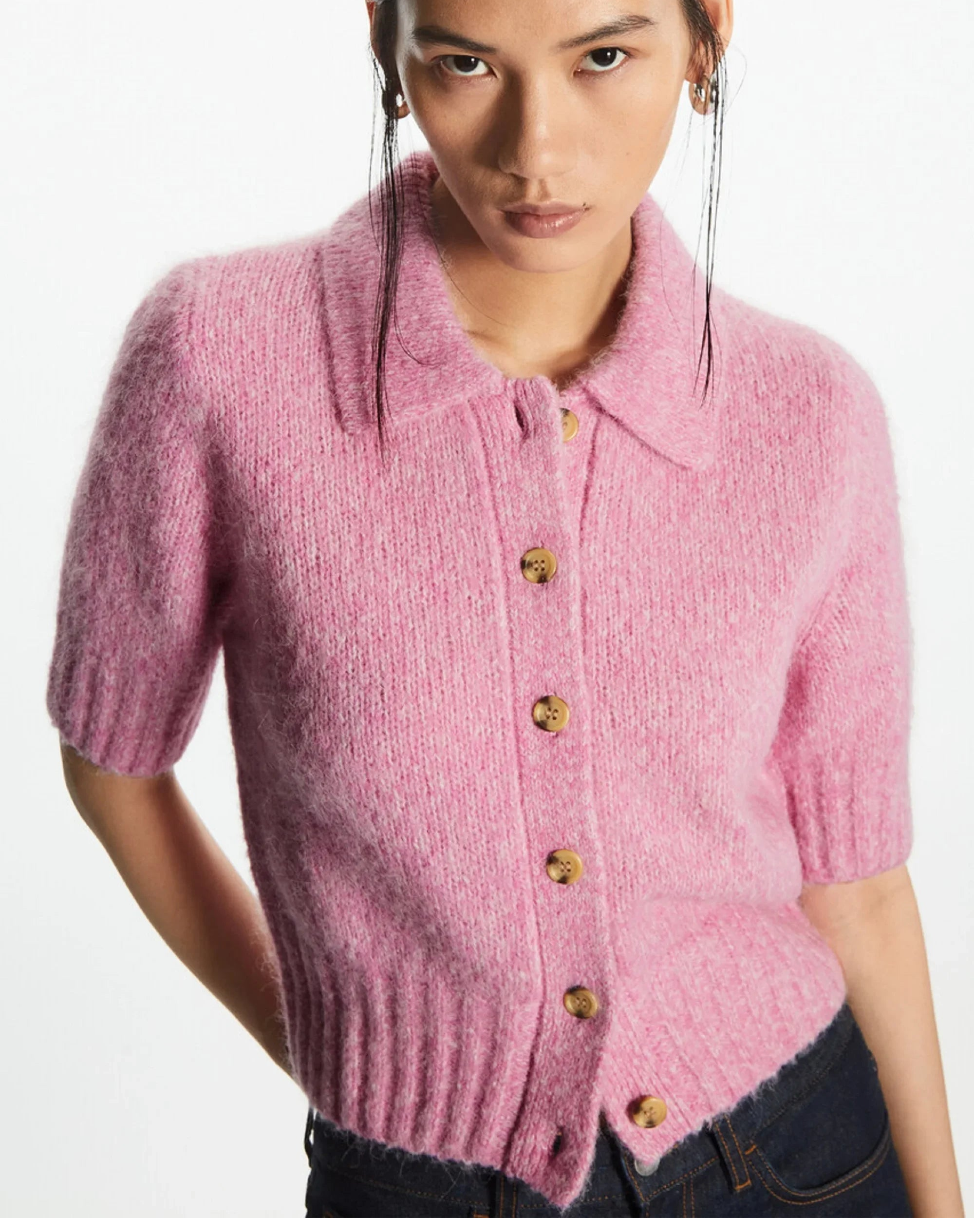 Women’s wool-blend polo-collar short-sleeve cardigan with single-breasted front—retro layer for autumn offices, weekend brunches or travel-day chic.