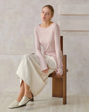 Women’s wool round-neck base tee with slim fit, long sleeves and subtle irregular side slits—soft thermal layer for icy office days, weekend cabin escapes or layered street looks.