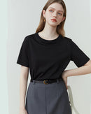  Women's cotton short-sleeved t-shirt in classic with round neck and straight fit, perfect for spring summer casual everyday wear.