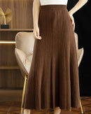 Women’s merino-wool pleated A-line long skirt with elastic waist and fluid drape—elegant warmth for office days, dinner dates or weekend cabin escapes.