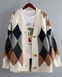 Woman layering the Fleece Patchwork Vintage V-Neck Short Cardigan, recycled-polyester fleece quilt and retro color-block give cabin vibes—your wind-proof 55-70 °F spring-fall layer that doubles as a statement piece on campus nights.
