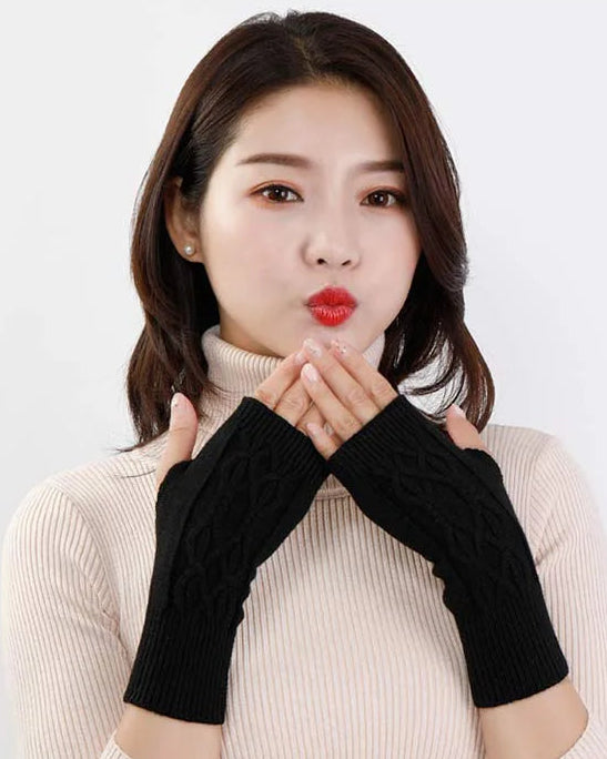 Cable Knit Fingerless Gloves
