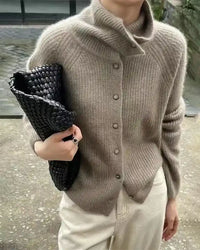  Woman layering the High-Neck Pure Wool Short Cardigan, 100 % superfine Merino and boxy cropped cut hit just above high-rise jeans—your cozy yet breathable 60-75 °F spring-fall statement.