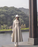  Woman gliding through winter in a high-quality skirted wool & blends coat, midi-length A-line skirt and double-faced 90 % wool / 10 % cashmere weave lock in warmth down to 0 °C—your elegant boardroom-to-boulevard layer for 35-55 °F fall-through-spring days.