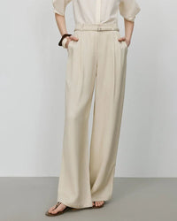 Woman brunching in high-waist linen wide-leg pants, airy 100 % European flax and 32-inch inseam skim sandals—your breathable 70-85 °F summer staple.