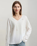 Women’s cotton-knitted V-neck tee with loose long sleeves and soft drape—versatile spring top for office layering, weekend markets or casual coffee dates.