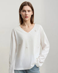 Women’s cotton-knitted V-neck tee with loose long sleeves and soft drape—versatile spring top for office layering, weekend markets or casual coffee dates.