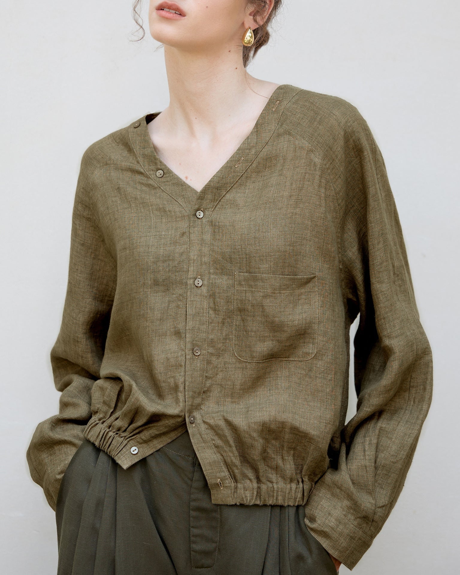 Linen V-Neck Long-Sleeved Shirt