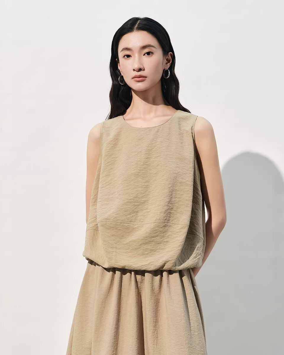 Apricot mulberry silk sleeveless tank top for women featuring a loose fit and crew neck design, crafted for lightweight comfort and a textured jacquard finish.