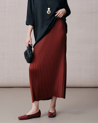 Elegant a-line pleated skirt, crafted from soft and breathable premium fabric, perfect for spring and summer minimalism, showcasing a relaxed silhouette and versatile piece for a "Quiet Luxury" aesthetic.