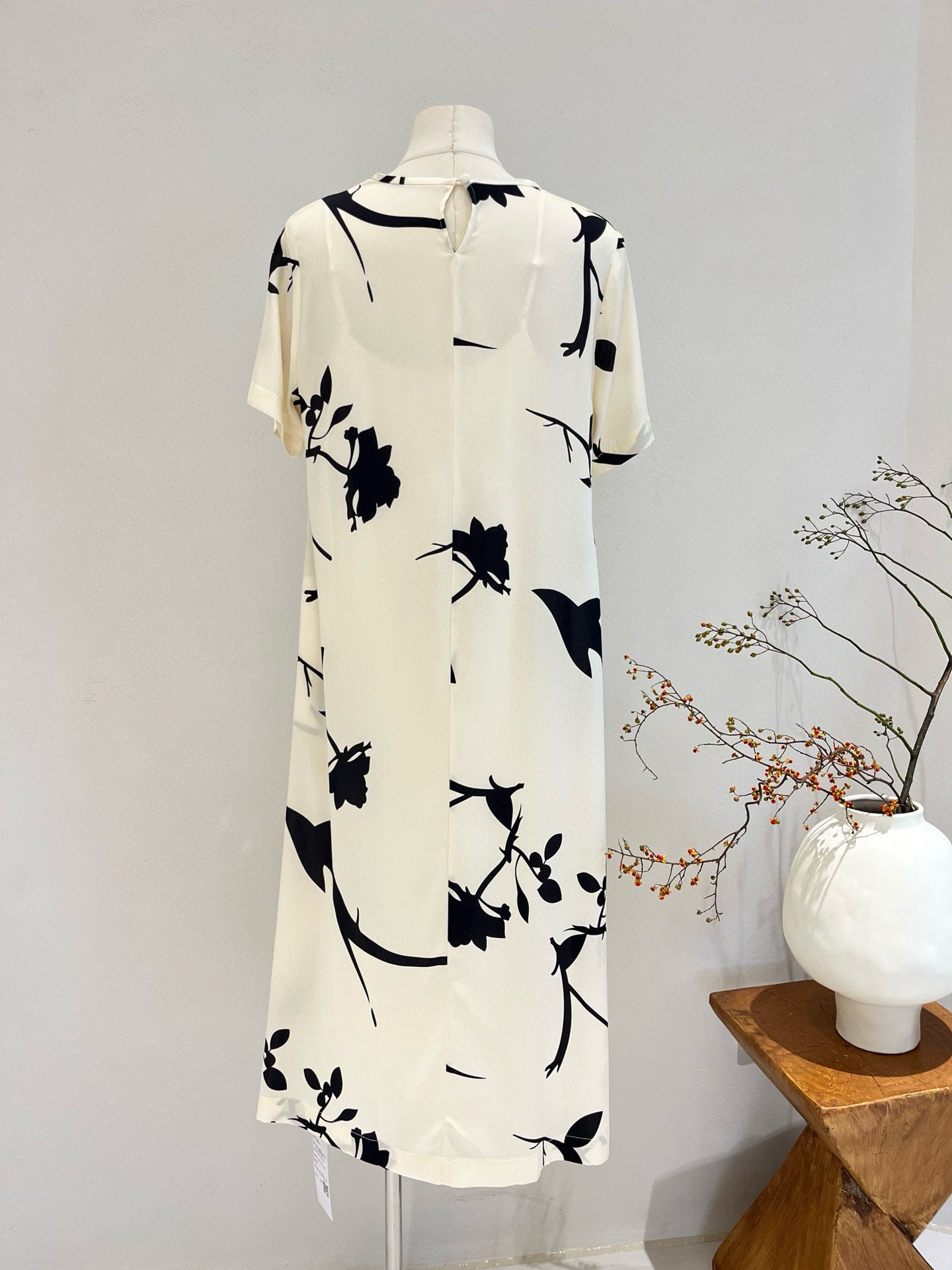 Loose-Fit Straight-Cut Short-Sleeve Silk Dress