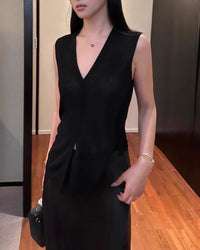 V-neck sleeveless knit vest for women, crafted from soft and breathable premium fabric, perfect for spring and summer minimalism, showcasing a relaxed silhouette.