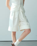 Casual and trendy tie-up shorts for women. This high-waisted design combines a flattering loose fit with an adjustable waist detail, ideal for creating a stylish look during hot weather or casual outings.