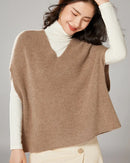  Woman layering the Oversized Wool Knitted Vest, 19.5-micron 100 % Merino rib and relaxed drop-shoulders give nautical polish—your wind-proof 45-65 °F fall-through-spring essential.