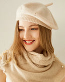 Woman tilting her head in a Petite Fashion Cashmere Knitted Beret, 100 % goat-cashmere and 24 cm opening give cloud-soft warmth—your luxe yet breathable 45-65 °F fall-through-spring accent.