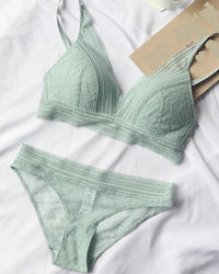 French wire-free cotton bra set for women, designed with ultra-thin sexy lace triangle cups and push-up structure, comfortable everyday intimate lingerie for all occasions.