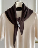 Women’s warm wool triangular scarf in khaki, cozy shawl with generous triangle shape, soft insulating fabric perfect for fall and winter outdoor wear.