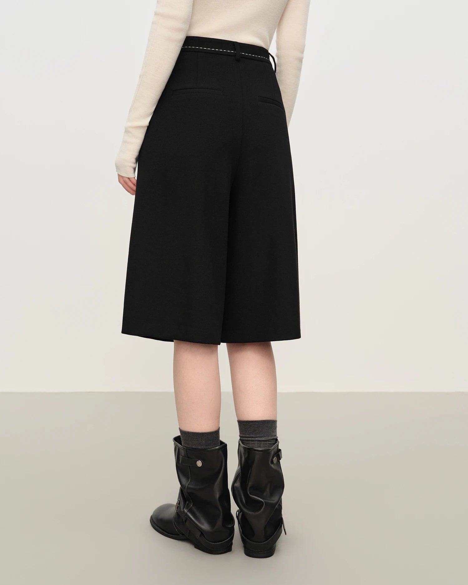 Retro Straight-Leg Loose High-Waisted Shorts