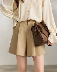 women's high-waist pleated wide-leg shorts in a soft lyocell-cotton blend. Relaxed fit, elastic back waist.