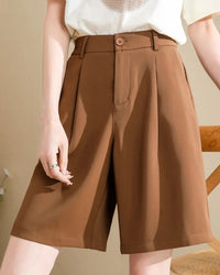 Relaxed high-rise wide-leg shorts. Lightweight, breathable, and effortlessly stylish — perfect for warm-weather dressing.