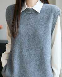 Merino wool knit vest — pure Merino, seamless single-thread construction, naturally warm, skin-friendly. A refined layering essential for autumn and winter.