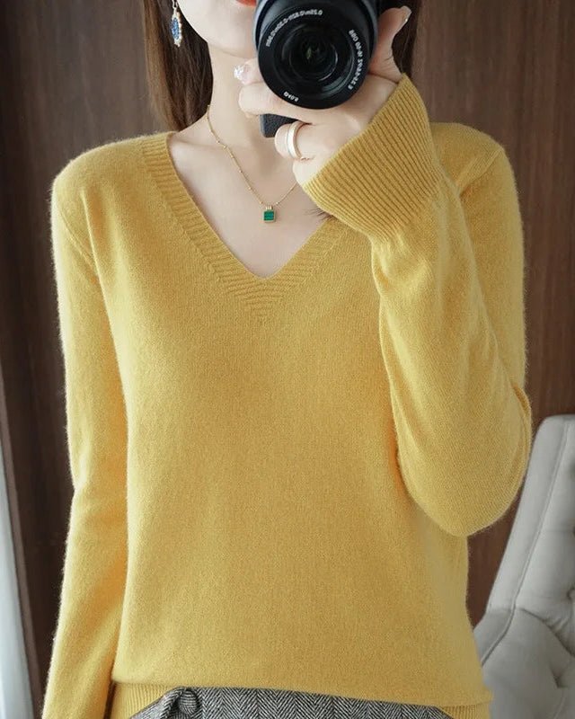 Soft And Slim-Fitting V-Neck Knit Sweater
