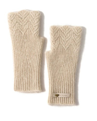 Pure goat cashmere mittens — fine 12-gauge knit, wrist-length. Understated warmth, exceptional softness. 