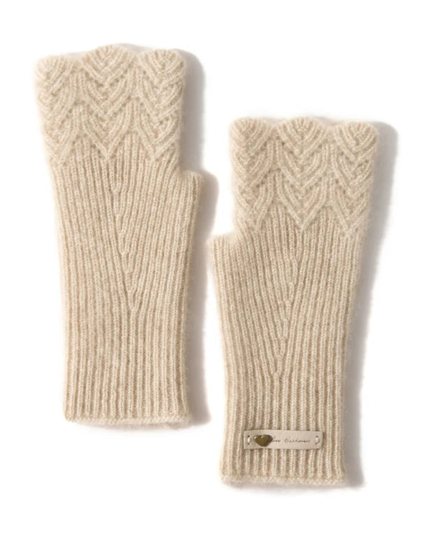 Pure goat cashmere mittens — fine 12-gauge knit, wrist-length. Understated warmth, exceptional softness. 