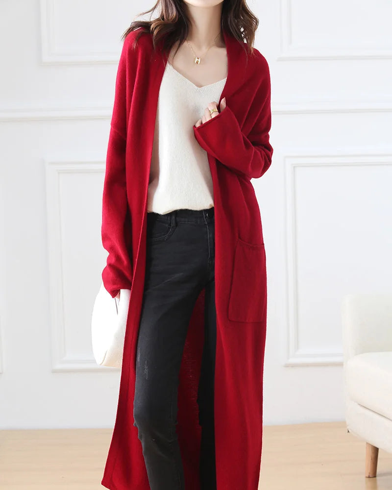 Longline open-front cardigan in 100% heavyweight wool. Regular fit, solid colour, slight stretch — warm and elegant for autumn and winter.