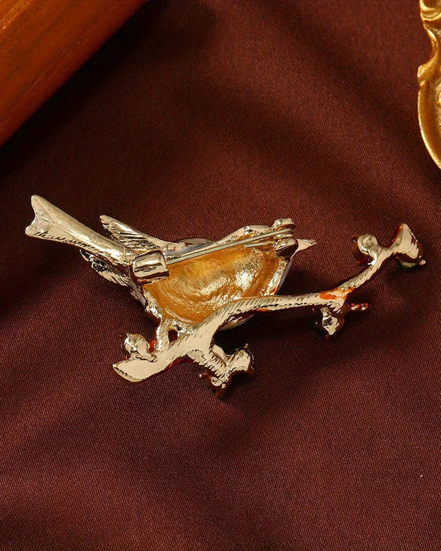 Lifelike Magpie Enamel & Rhinestone Brooch