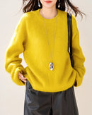 Oversized crewneck knit pullover — relaxed fit, medium stretch, perfect for autumn and winter layering. Effortless style for every occasion.