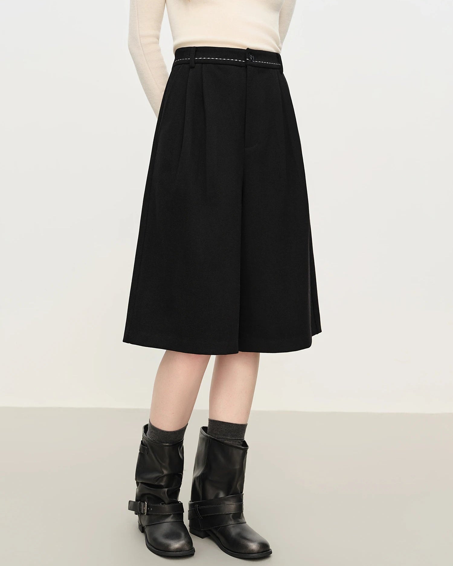 Retro Straight-Leg Loose High-Waisted Shorts
