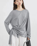 Quiet ease in its simplest form. The fabric falls softly from the shoulders, lending a gentle drape to a relaxed silhouette.