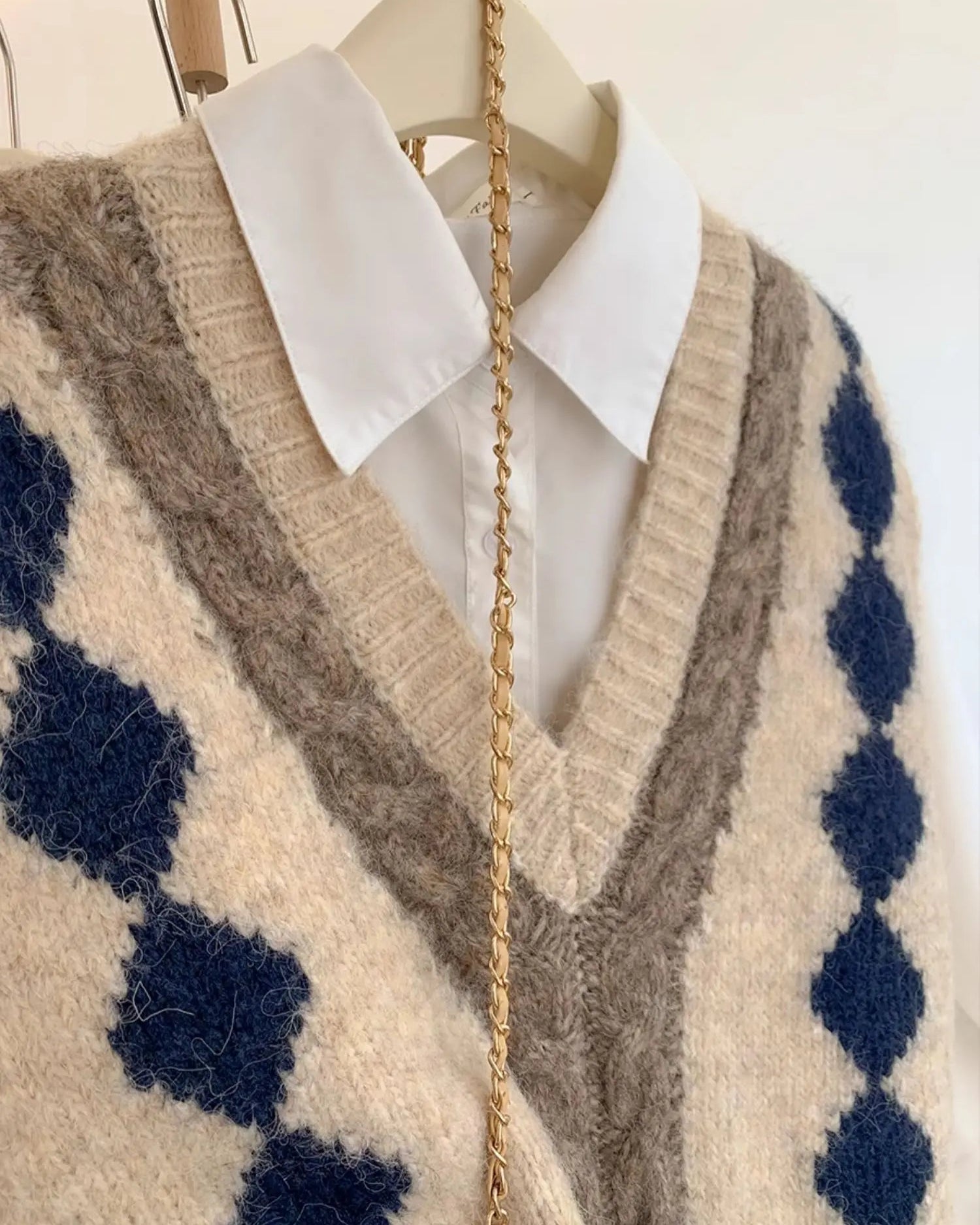 V-Neck Contrast Knit Sweater Vest