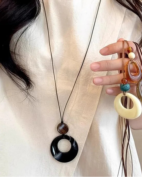 Vintage Resin Circle Pendant Rope Necklace