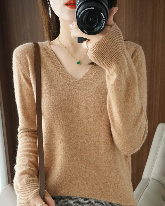 Soft And Slim-Fitting V-Neck Knit Sweater