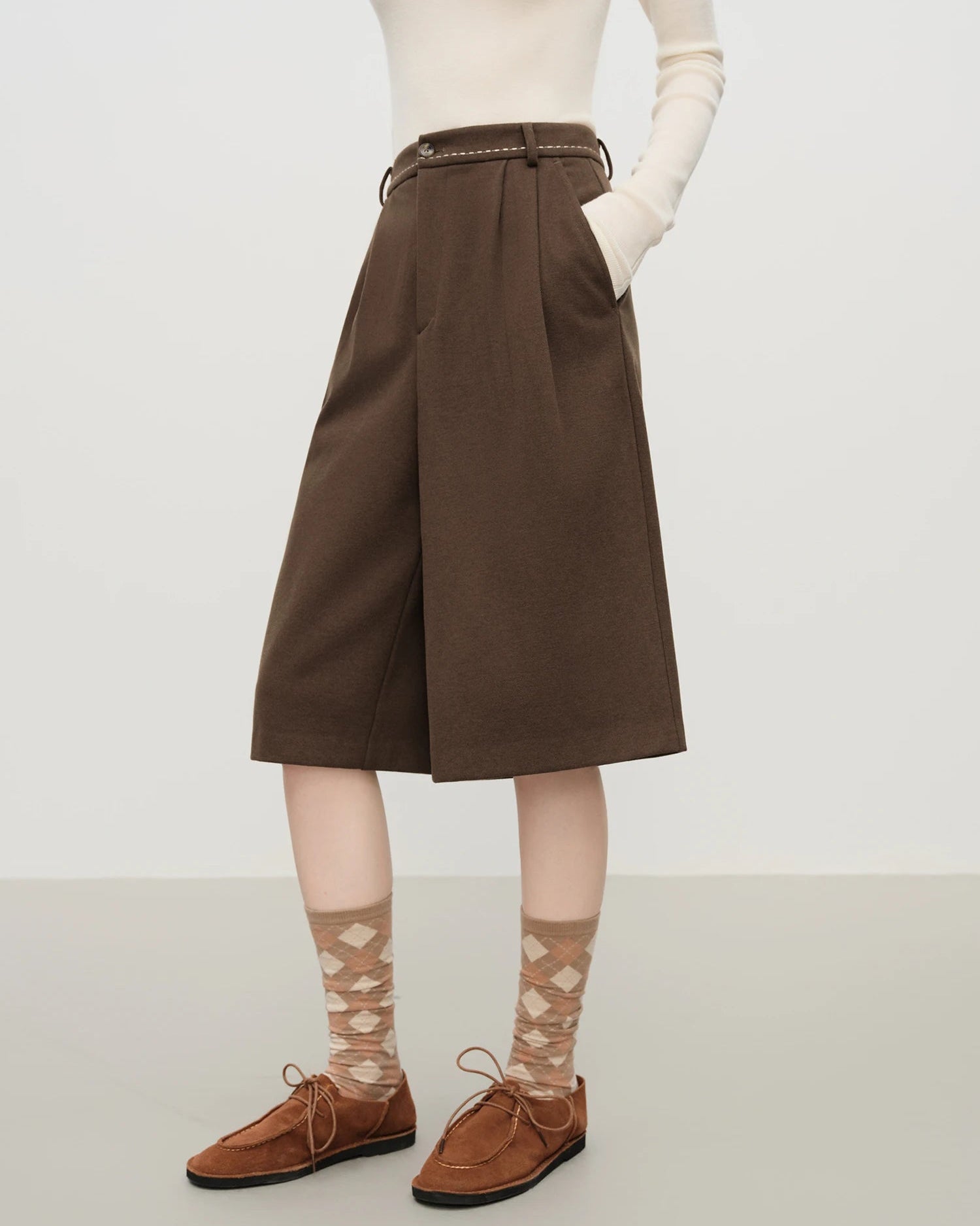 Retro Straight-Leg Loose High-Waisted Shorts