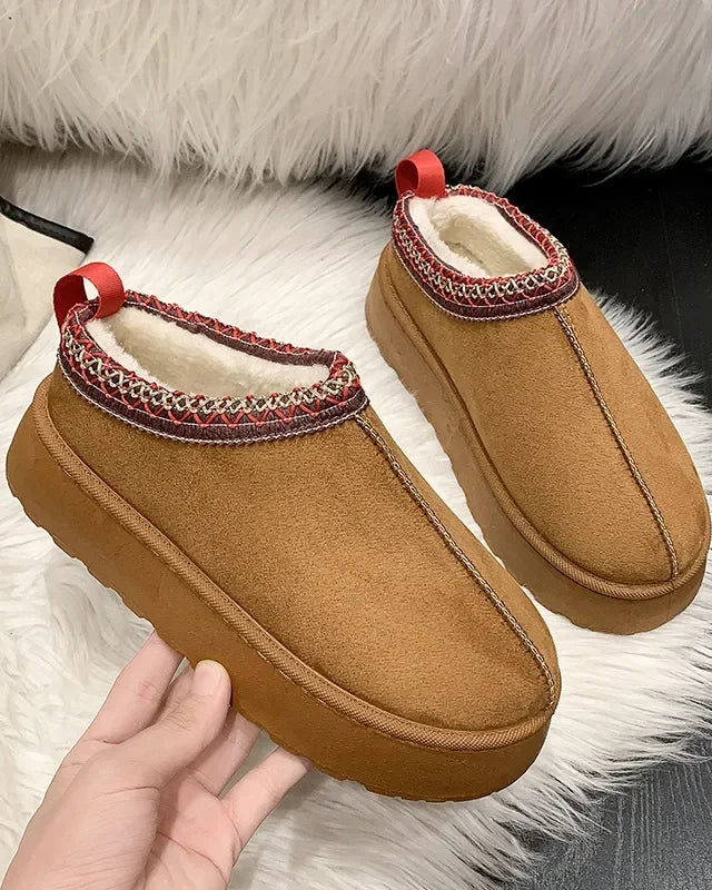 These slip-on winter booties redefine casual warmth. A plush fleece collar frames the opening, while the dense shearling insole provides cushioned support underfoot. 
