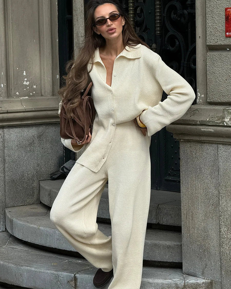 Loose knit cardigan and elastic waist trousers 2-piece set in viscose-polyester-nylon blend. Thick, warm, and soft — a casual sweater suit for women in autumn and winter.