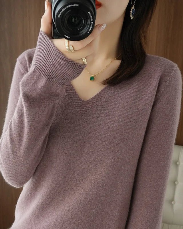 Soft And Slim-Fitting V-Neck Knit Sweater