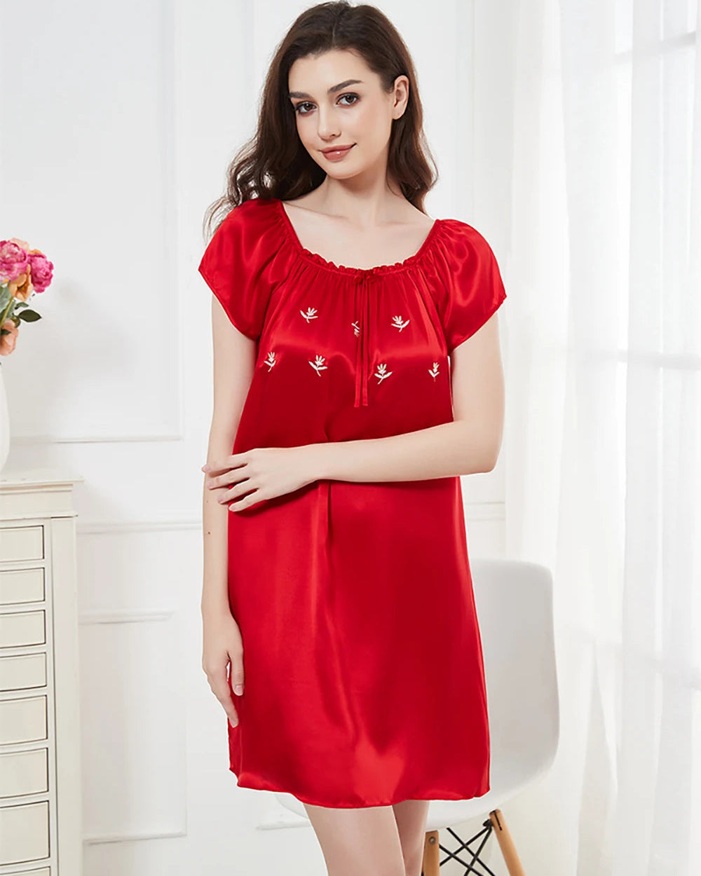 Red / M